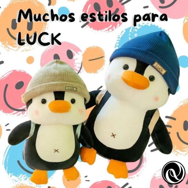 Peluche Pinguino Luck con Mochila y con Gorro: Tu Compañero Perfecto Aventuras y para Dormir