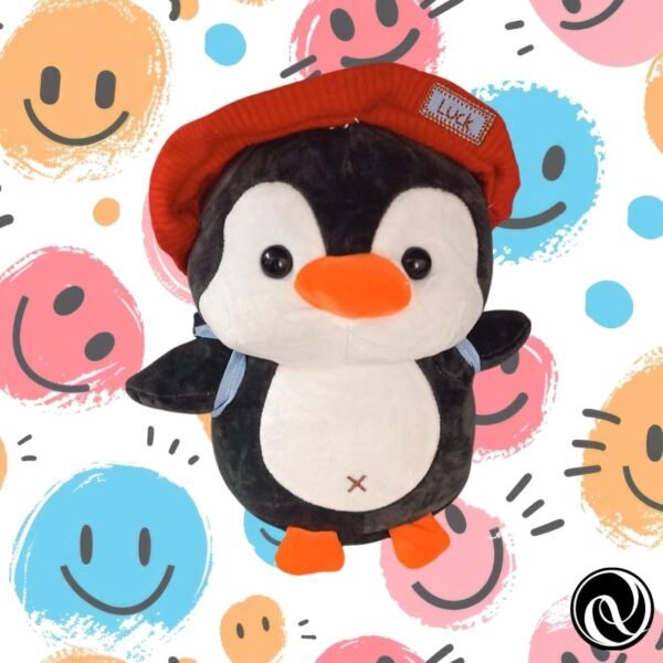 Peluche Pinguino Luck con Mochila y con Gorro: Tu Compañero Perfecto Aventuras y para Dormir