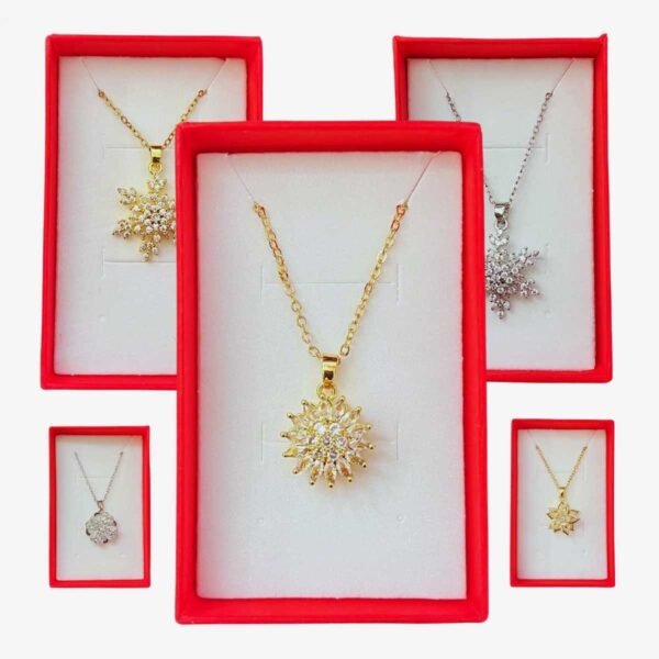 Collar de Acero Inoxidable con Colgante de Flor Giratoria y Circonita Diseño Geométrico en Dorado para Mujer Collar de Acero Inoxidable con Colgante de Flor Giratoria y Circonita – Diseño Geométrico en Dorado para Mujer