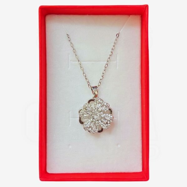 Collar de Acero Inoxidable con Colgante de Flor Giratoria y Circonita – Diseño Geométrico en Dorado para Mujer La violeta Plata Collar de Acero Inoxidable con Colgante de Flor Giratoria y Circonita – Diseño Geométrico en Dorado para Mujer